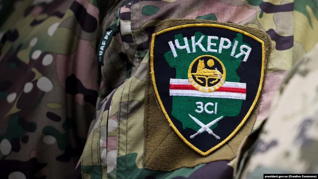 Росфинмониторинг добавил «Чеченскую Республику Ичкерию» и её зарубежные структуры в список террористических и экстремистских организаций после решения суда в Грозном, признавшего объединение террористическим. Российские спецслужбы связывают его участников с боями на стороне ВСУ и диверсиями в приграничных регионах, а лидера движения Ахмеда Закаева ранее заочно объявили в международный розыск и возбудили против него новое уголовное дело.