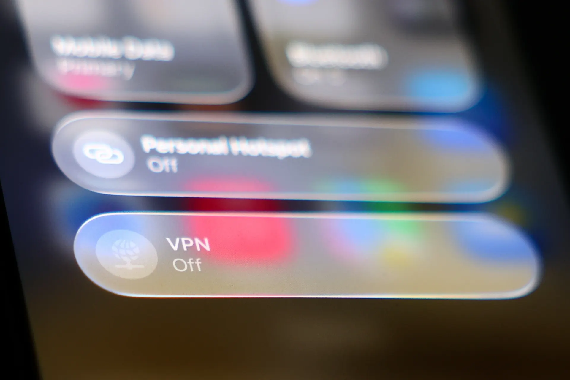 После требований ограничить доступ через VPN 15 апреля часть маркетплейсов и сервисов России вновь открываются при использовании VPN у отдельных пользователей, тогда как для других они остаются недоступны.