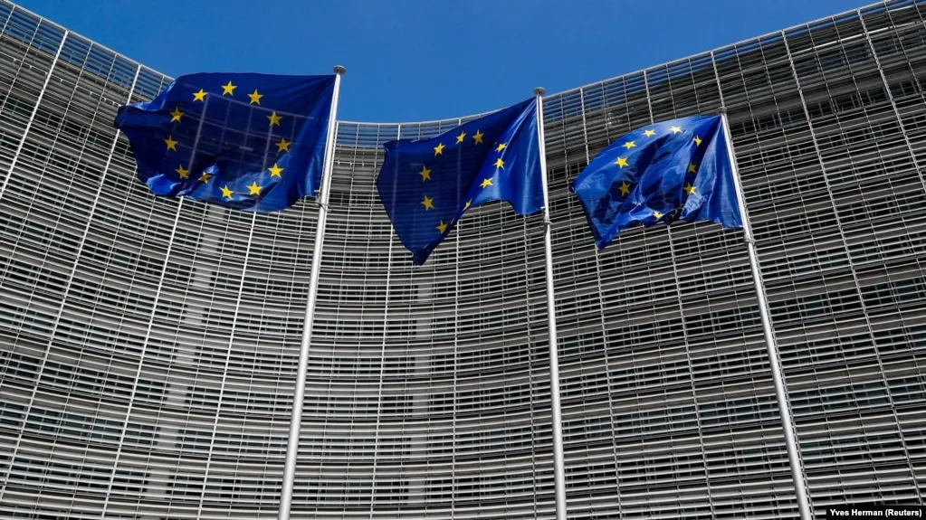 Совет ЕС ввёл санкции против медиаплатформы Euromore и фонда «Правфонд», обвинив их в распространении пророссийской пропаганды и подрыве институтов Евросоюза.