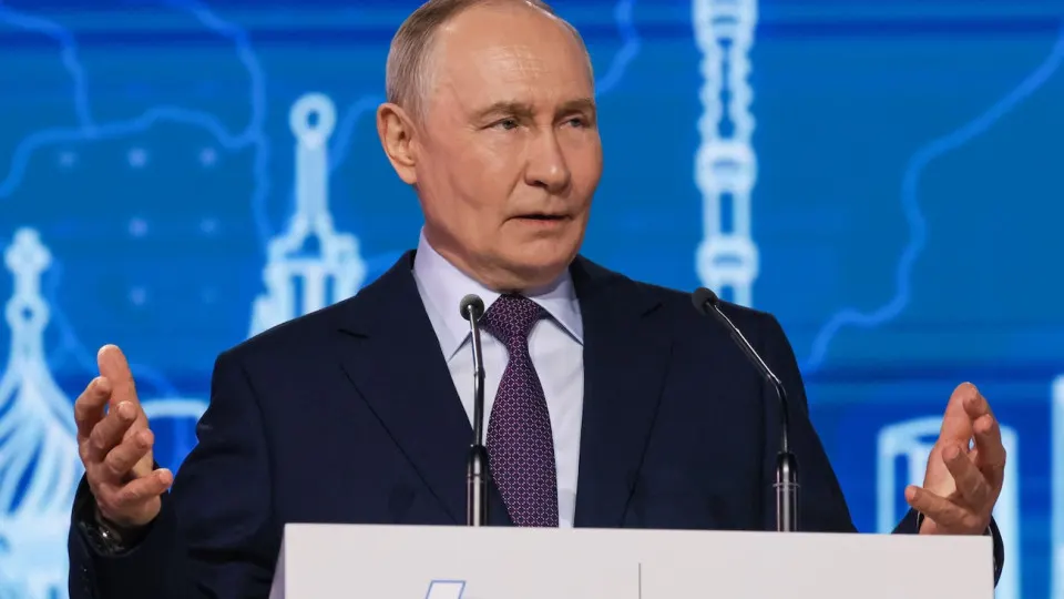 Президент обратился к сенаторам и депутатам с призывом воздержаться от введения новых ограничений после снижения одобрения власти на фоне блокировок интернета и запрета популярных мессенджеров.