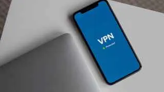 VPN‑индустрия предупреждает о скором запрете оплаты сервисов с российских карт и ужесточении зачистки серверов по новым требованиям к хостинг-провайдерам.
