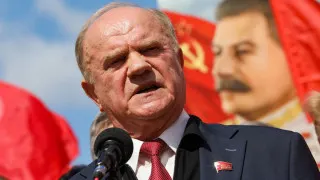Лидер КПРФ Геннадий Зюганов заявил в Госдуме, что провал экономики может привести к потрясениям, сравнимым с событиями 1917 года, и раскритиковал власти за то, что их предупреждения игнорируются, тогда как внимание привлекло видеообращение блогера Виктории Бони к президенту.