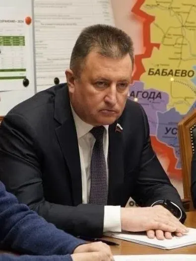 Законопроект позволяет муниципальным властям повышать плату за содержание и ремонт жилья, запрещает устанавливать плату ниже регионального минимума и фактически лишает жильцов возможности уменьшать смету УК. При этом верхний предел тарифа в документе не прописан.