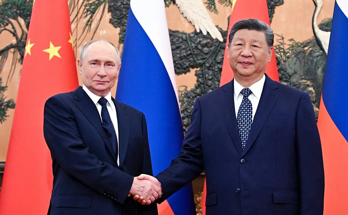 По данным китайских источников, визит Владимира Путина 20 мая носит рабочий характер: парада и торжественной встречи не ожидается. Это первый случай принятия Китаем лидеров США и России в одном месяце вне многостороннего формата.