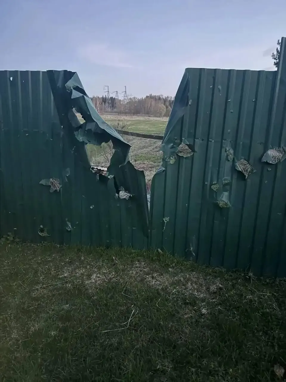 В Волоколамском округе погиб 77-летний мужчина после удара беспилотника; власти Ленобласти сообщают о 60 сбитых БПЛА. Минобороны РФ заявляет о более чем 330 сбитых дронах по стране.