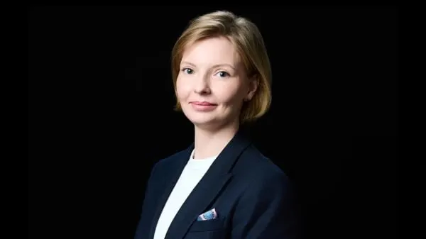 С сентября все администраторы доменов в российских зонах будут обязаны проходить 인증 через портал «Госуслуги». Для юридических лиц уже запущены процедуры через ЕСИА: это влияет на управление доменными портфелями и требует аудита цифровых активов.