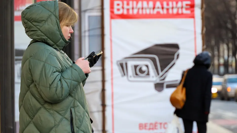 Пользователи заметили, что государственный мессенджер без согласия удаляет из чатов ссылки на ключи VPN, а повторная отправка приводит к выходу из аккаунта. Эксперты связывают это с общей кампанией по ограничению обхода блокировок.