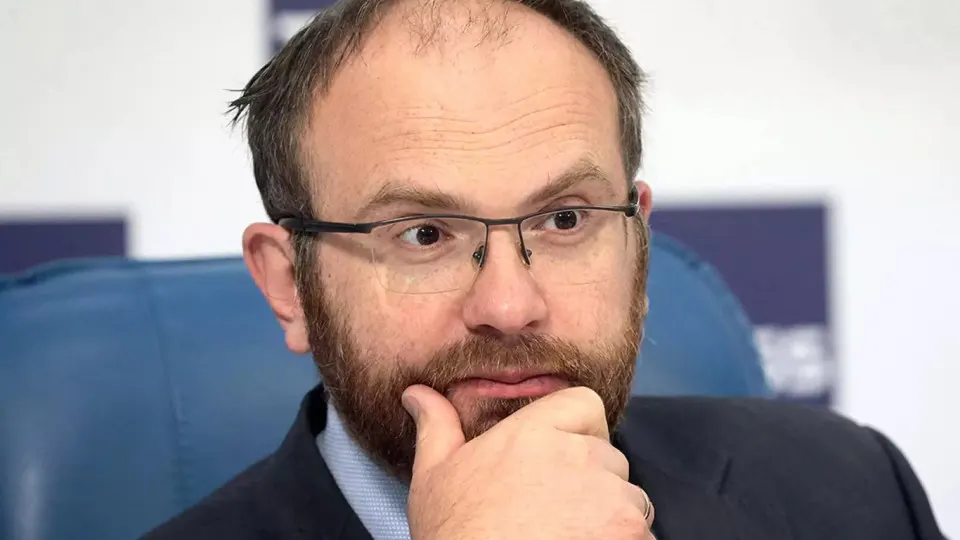 Заместитель председателя синодального отдела РПЦ Вахтанг Кипшидзе заявил, что отключения мобильного интернета демонстрируют хрупкость технологической цивилизации и должны напоминать о вечных ценностях. Между тем ограничения затронули десятки миллионов россиян, а в феврале 2026 года вступили изменения в законодательство о приостановке услуг связи.