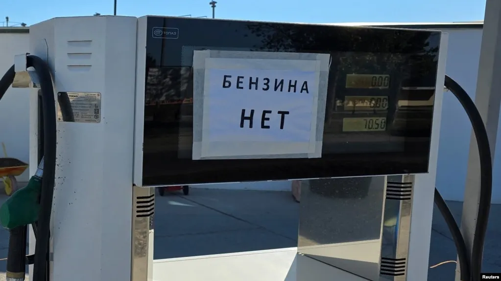Росстат зафиксировал резкий рост стоимости топлива в Севастополе в период 23–29 июня 2026 года. Дефицит и перебои в логистике затронули десятки регионов России.