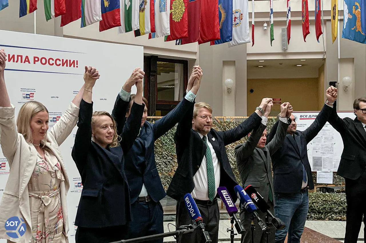 За границей запустили кампанию в поддержку партии «Яблоко» перед парламентскими выборами; организаторы призывают россиян прийти на участки 20 сентября в 12:00 и проголосовать за партию, подчёркивая независимость инициативы от самой партии.