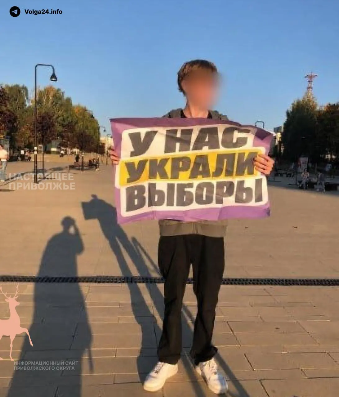Активист вышел с плакатом и призвал пересмотреть итоги голосования; по регионам планируются акции против возможных фальсификаций.