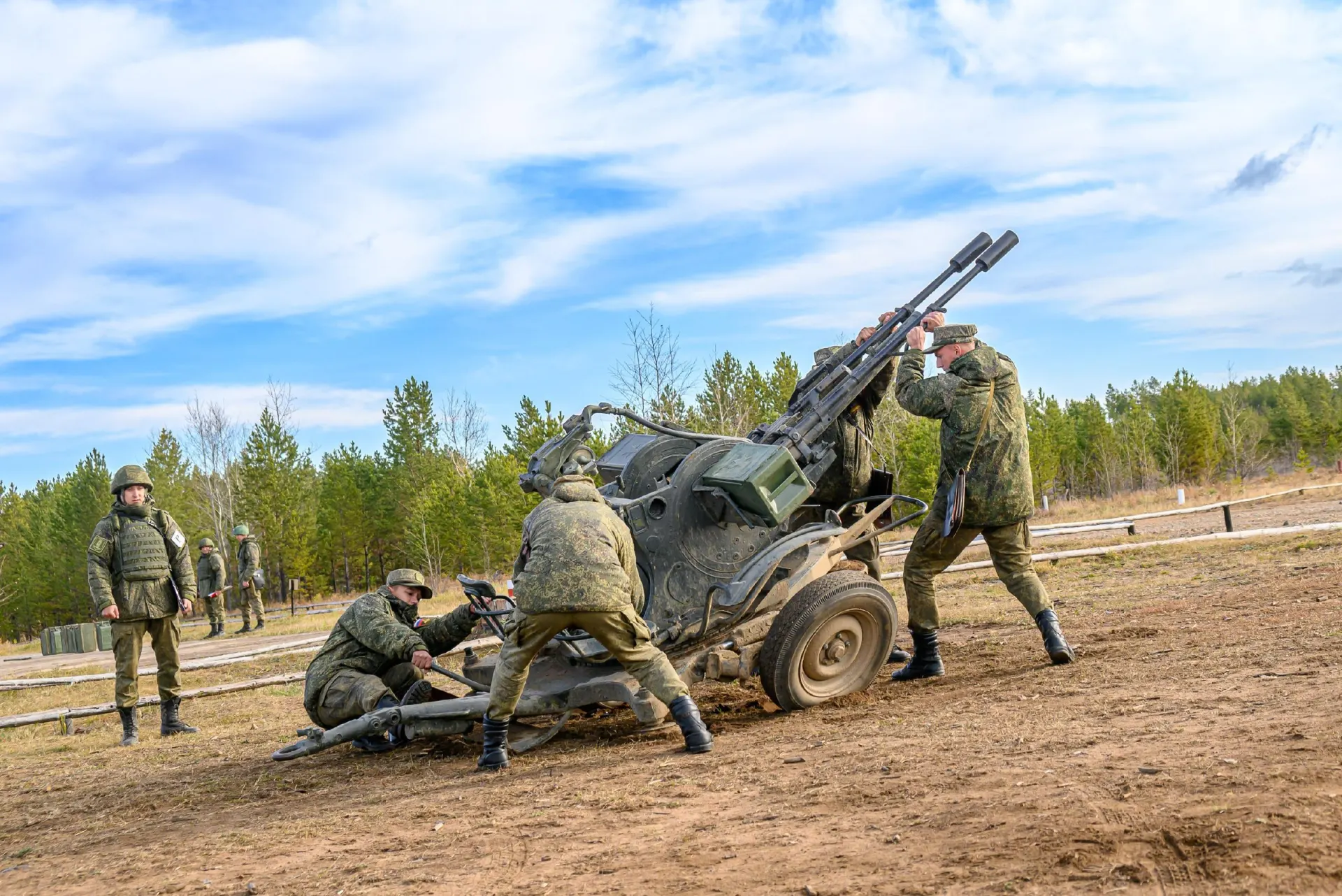 Указ предусматривает увеличение численности примерно на 15 500 военнослужащих.