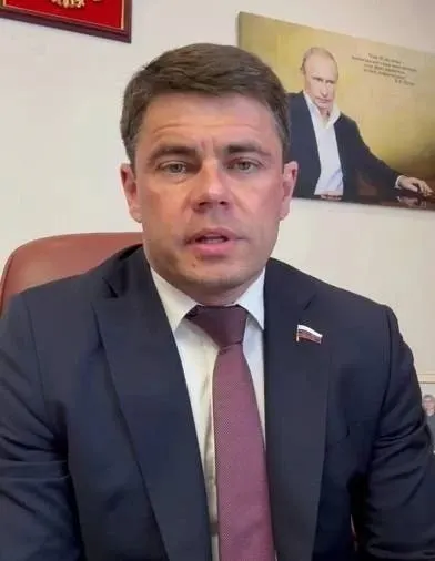 Госрегуляторы продвигают концепцию суверенного интернета, продвигая технологические решения и национальные мессенджеры как часть независимой инфраструктуры.