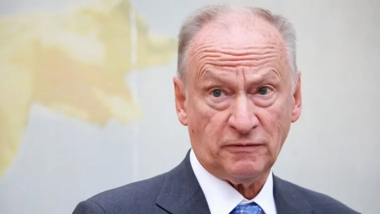 Советник российского лидера раскритиковал заявления о военном превосходстве Варшавы над Москвой и подчеркнул решимость Москвы применить весь арсенал.