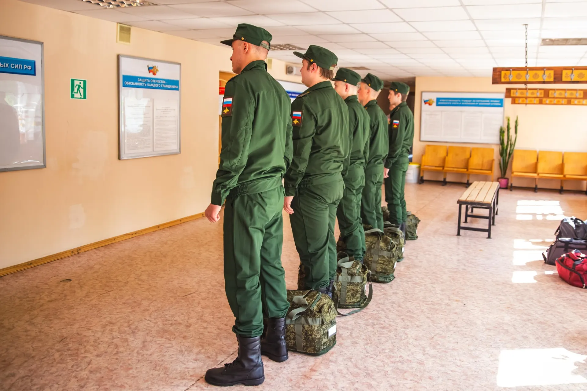 Рассказываем, кому положены отсрочки и какие случаи освобождают от службы согласно новой схеме призыва.