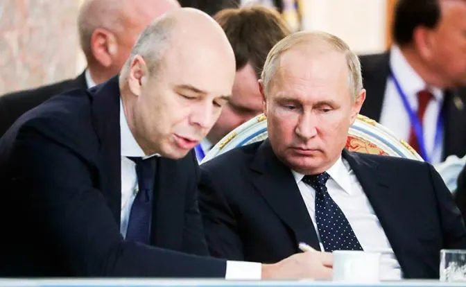 Депутат Госдумы сообщил, что министерство финансов признало невозможность исполнения бюджета‑2026: дефицит вырос до 5,9 трлн руб., часть расходов планируют перераспределить в пользу приоритетных направлений.