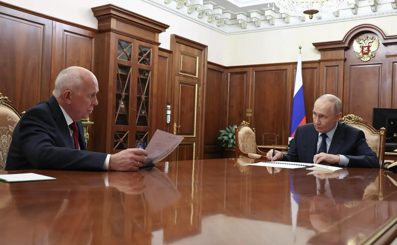 Глава Ростеха доложил президенту, что массовое производство МС‑21 и «Суперджета‑100» начнётся не раньше следующего года; первоначальные сроки пересмотрены.