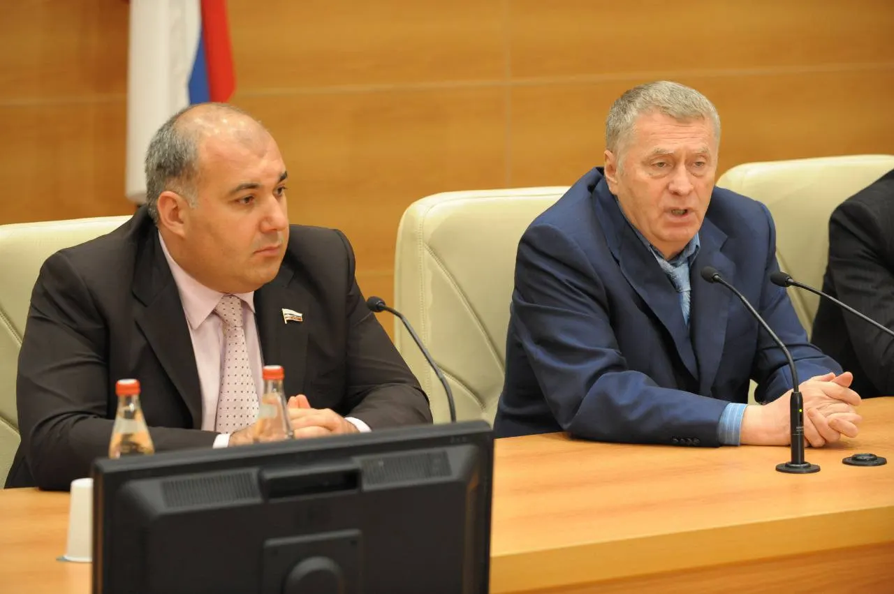 Бывший депутат оспаривал прекращение полномочий из‑за прогулов, утверждая, что часть времени находился на лечении. Конституционный суд посчитал, что депутат обязан лично участвовать в работе парламента и жалобу не стал рассматривать.