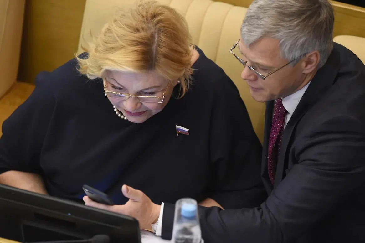 Два депутата, включая Валерия Гартунга, оказались единственными голосовавшими против обращения Госдумы по удару в Старобельске; спикер назвал это «техническим сбоем», а дискуссия быстро переросла в жесткую политическую риторику.