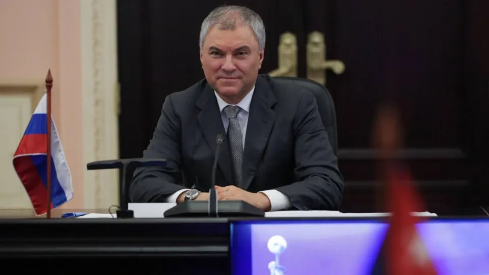 Спикер Госдумы связал атаку на оккупированный Старобельск с использованием западных спутниковых систем и пообещал возможный ответ новыми видами оружия; между тем Москва и Киев продолжают обмениваться ударами и обвинениями.