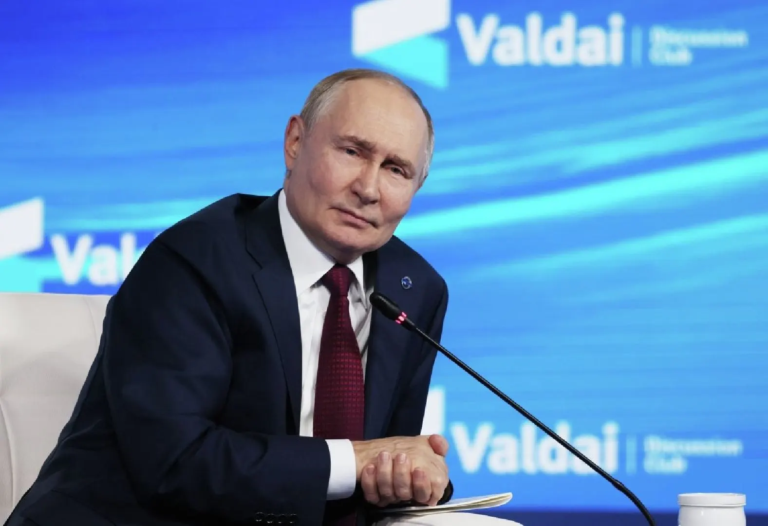 Международный уголовный суд постановил, что государства — участники Римского статута обязаны арестовывать Владимира Путина при его приглашении на переговоры, если только встреча не проходит под эгидой ООН.