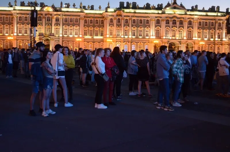 Ночь с 27 на 28 июня в Санкт-Петербурге пройдёт «Алые паруса» для выпускников; власти утвердили 300 приоритетных образовательных программ и увеличили число бюджетных мест; в Смоленске 26–28 июня пройдёт День молодёжи.