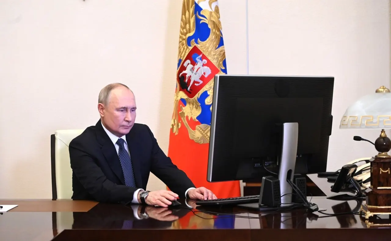 Кабмин и ФСБ обязали обеспечить работу «белых списков», чтобы гарантировать доступ к медпомощи, госуслугам и платёжным системам даже при ограничениях интернета.