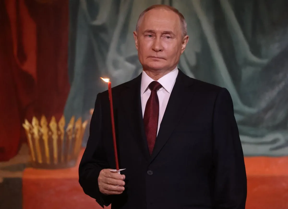 Зарубежные и российские аналитики считают, что у Владимира Путина может оставаться максимум до трёх лет у власти. Варианты смены режима включают убийство, показательный процесс, внутренний переворот элиты, столкновения силовых структур или утрату внешней поддержки.