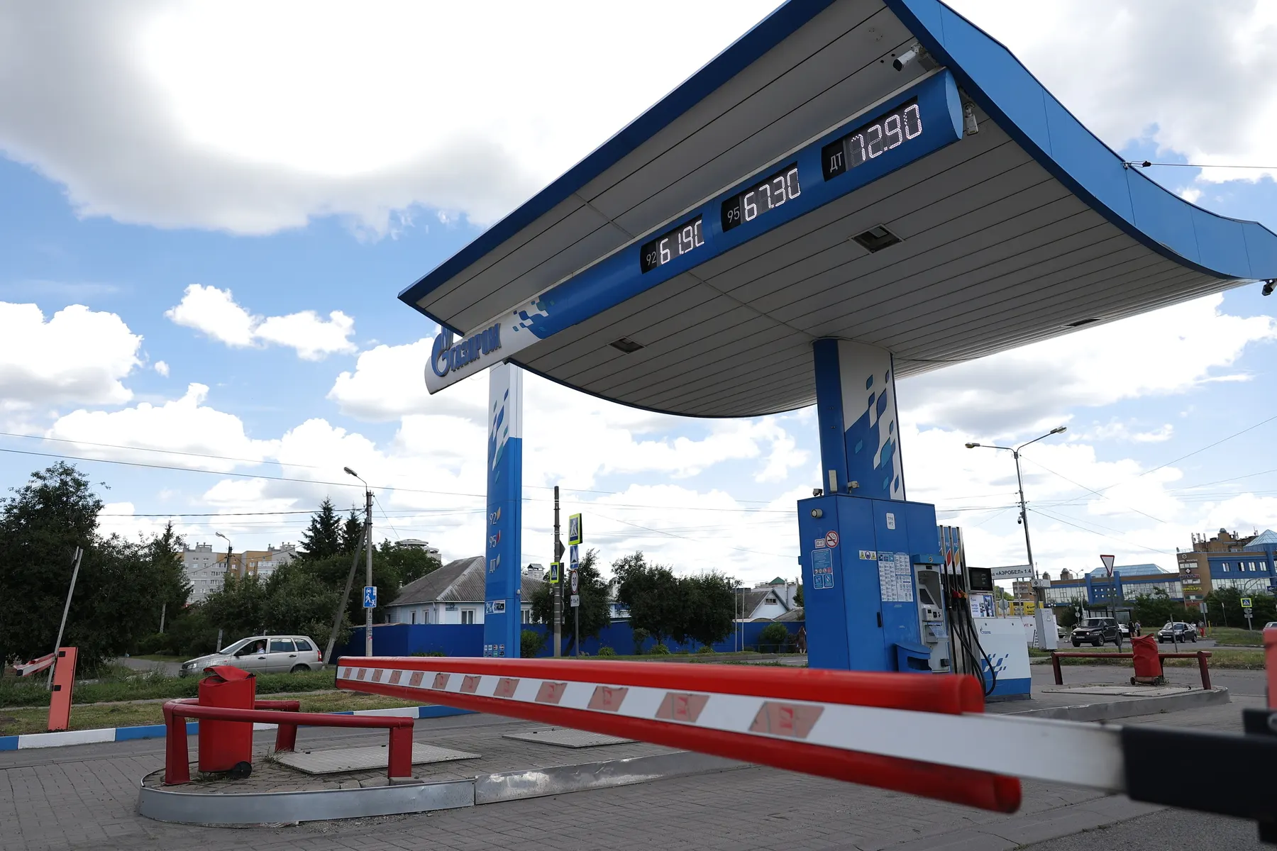 Из федерального плана статистических работ убрали бюллетень с разбивкой цен по маркам, регионам и автозаправкам. Решение принято на фоне резкого роста цен и дефицита топлива.