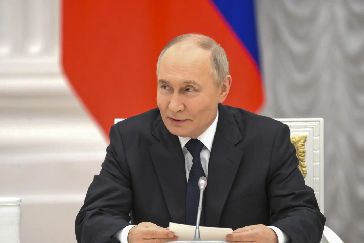Во время общения с журналистами президент заявил, что Россия способна защитить Калининградскую область и ответить на любые нападения.