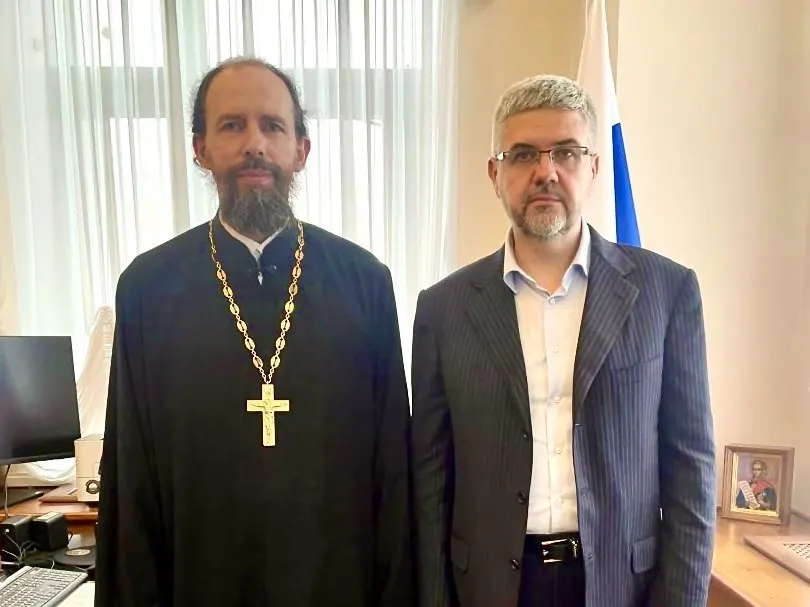 Заместитель министра юстиции Вадим Баланин заявил на Петербургском международном юридическом форуме, что сожительство без официальной регистрации брака угрожает безопасности страны; ведомство ведёт двухлетний мониторинг и готовит изменения в Семейный кодекс.