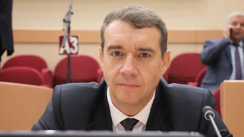 Его обвиняют в организации незаконного массового мероприятия 1 мая. Перед выборами в Госдуму в ряде регионов фиксируются задержания и давление на представителей КПРФ.