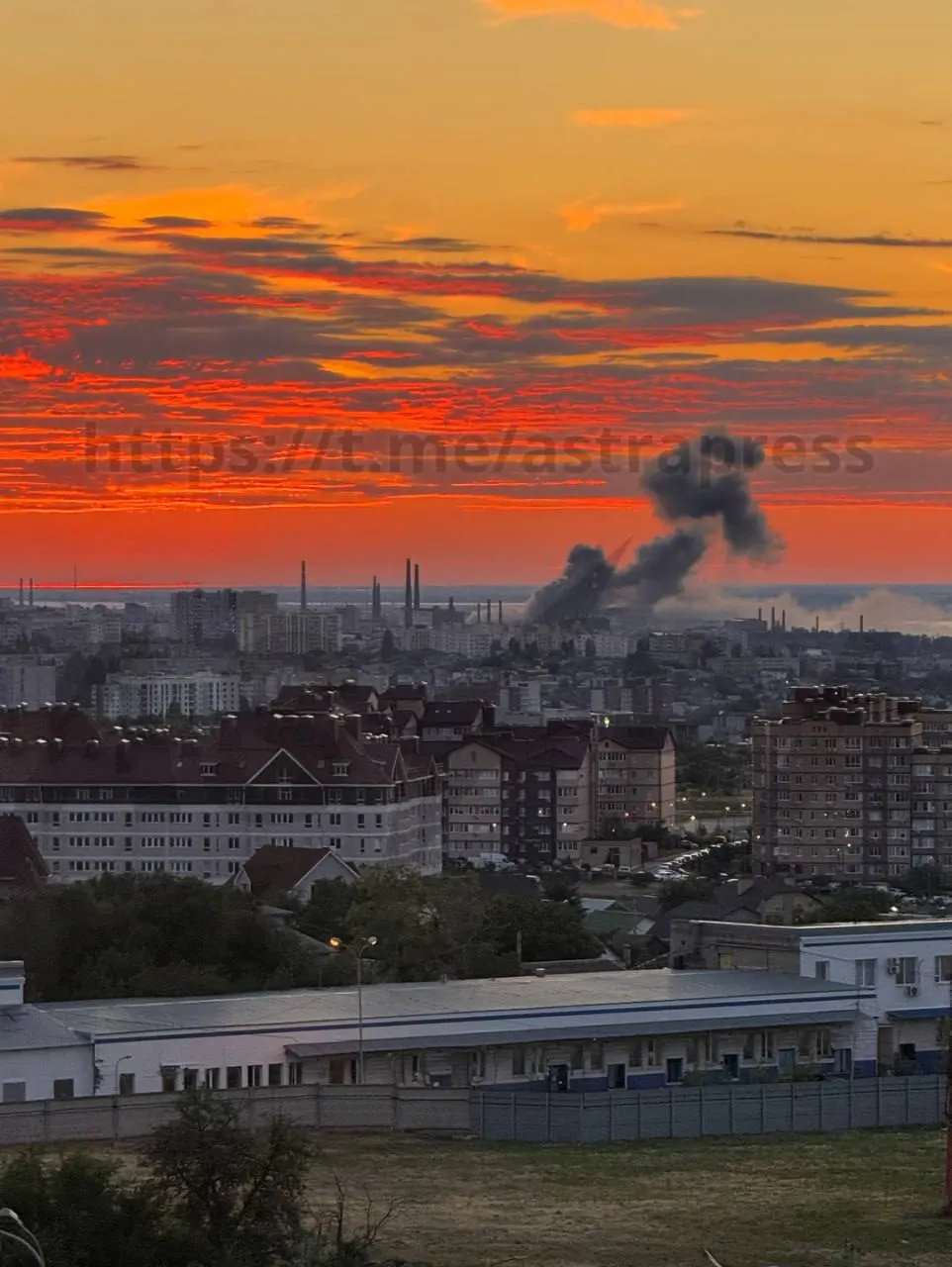 По ночным сообщениям, по заводу в Волгограде нанесён удар, ПВО уничтожили 175 БПЛА, в ряде регионов есть пострадавшие. Также — новости о вузах, памятниках, эвакуации детей и предупреждениях в Мурманской области.