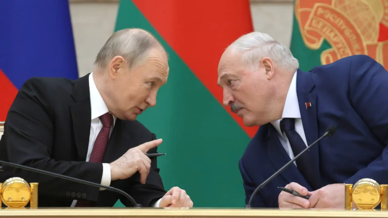 26 июня в закрытом формате прошли переговоры российских и белорусских лидеров: официальных заявлений не последовало, обсуждали безопасность, экономическое сотрудничество и ситуацию на белорусско‑украинской границе.