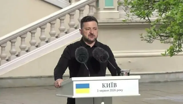 Президент Украины заявил о готовности к прямым переговорам с российским лидером для завершения конфликта, отметил задержки с посредниками и сообщил о планах наращивать оборонные и ударные возможности.