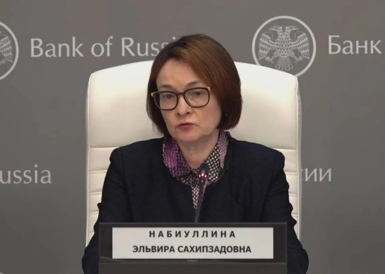 Эльвира Набиуллина вернулась к публичным выступлениям после короткого перерыва в начале июня; на пресс‑конференции она объяснила своё отсутствие простудой и поблагодарила тех, кто переживал за её здоровье.