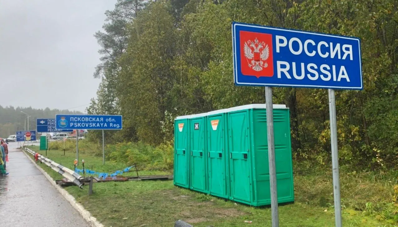 В 21-м пакете санкций ЕС предлагается полный визовый запрет для тех, кто служил в российских вооружённых силах или связанных формированиях с начала полномасштабного вторжения. Остаются вопросы о критериях включения в списки, отношении к срочникам и дезертирам — разъяснения ожидаются к 15 июля.