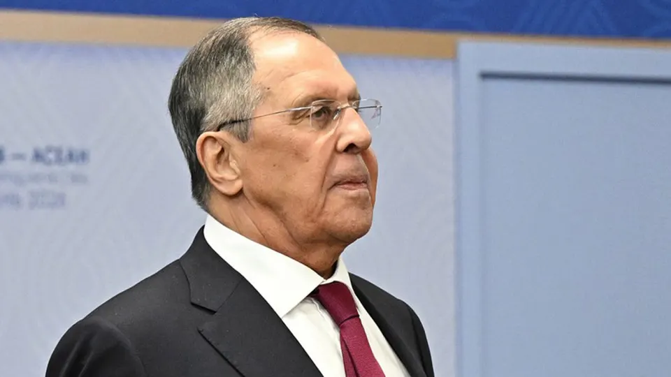 После ночной массированной атаки дронов на Москву российские власти заявили о намерении регулярно проводить групповые удары по украинским объектам, от которых зависит боеспособность ВСУ; в результате атаки по столице произошли пожары и локальное загрязнение в Подмосковье.