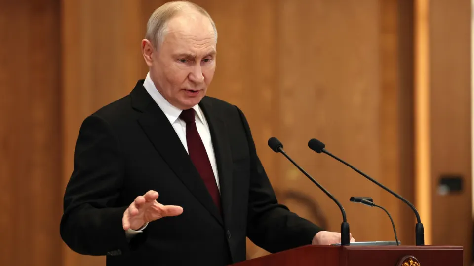 Президент России заявил, что Москва нанесёт удары по территориям европейских стран, если с их территории начнут запускать дроны по российским объектам. Он также назвал атаки дронов попыткой «раскачать» общество и отметил отсутствие предпосылок для мирных переговоров с Украиной.