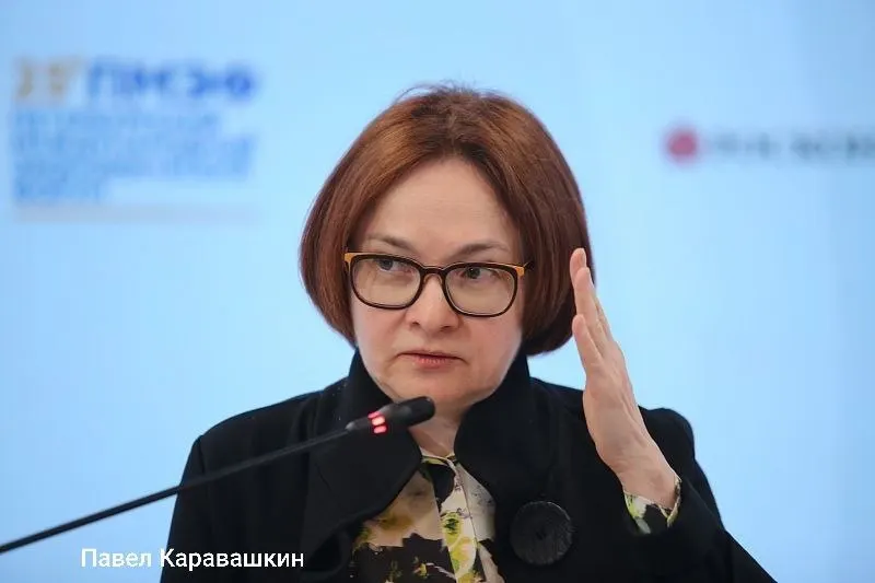 Глава Центробанка поедет на похороны своего советника Алексея Можина; в сессии ПМЭФ по теме устойчивого экономического роста примут участие Силуанов, Решетников и Орешкин.