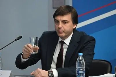 Министерство образования включило в рекомендованный список для внеклассного чтения современные и патриотические книги о защитниках Отечества, в том числе о героях специальной военной операции.