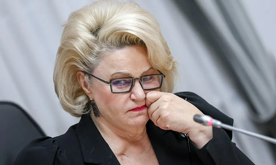 Депутат Нина Останина призвала Роскомнадзор и Минцифры ограничить время пребывания детей в онлайн‑играх и применить опыт регулирования мессенджеров для защиты несовершеннолетних.