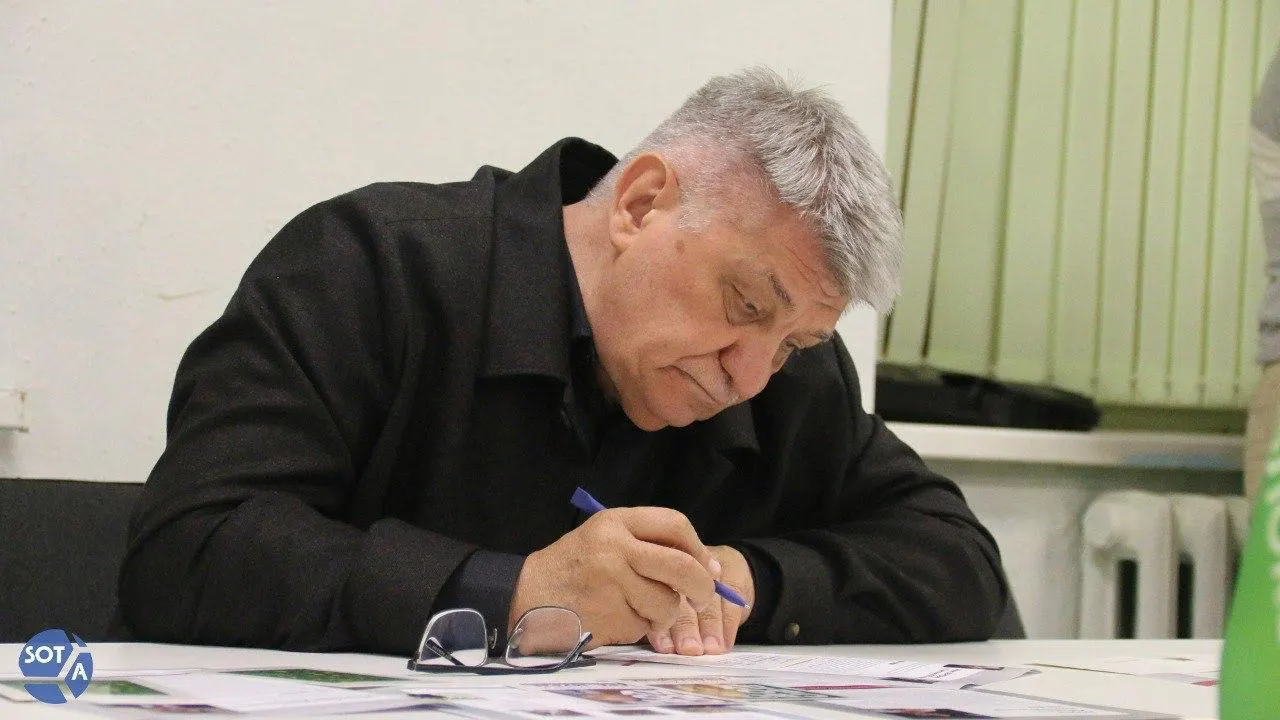 Президент направил поздравление Александру Сокурову, отметив его вклад в современное кино. В последние годы режиссёр сталкивается с ограничениями: его фильмы не получают прокатных удостоверений, а в январе 2026 года он был выведен из Совета по развитию кинематографии.