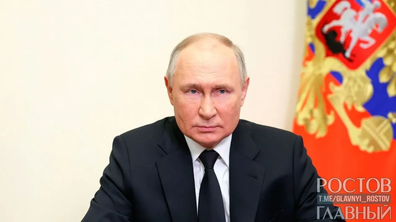Президент поручил правительству и ФСБ гарантировать россиянам доступ к важным онлайн‑сервисам — в том числе системам медпомощи, «Госуслугам» и платёжным сервисам — даже при введении ограничений.
