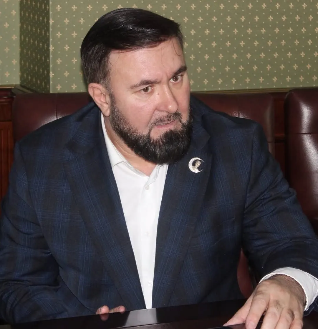 Кремль поощрил омбудсмена Чеченской Республики Мансура Солтаева — решение привлекло внимание на фоне прежних спорных эпизодов и обвинений в адрес омбудсмена.