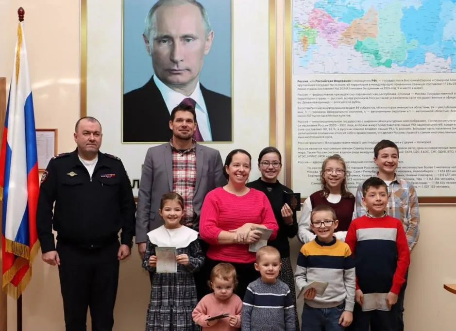 В 2025 году 1112 иностранцев оформили специальные визы для переезда в Россию как лица, разделяющие традиционные духовно‑нравственные ценности; большинство — из Германии, Франции и США.