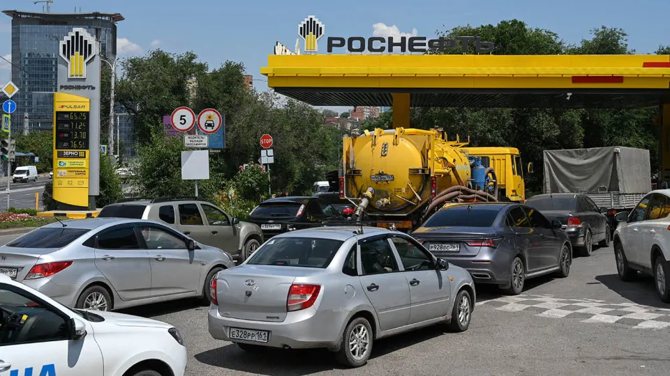 Минэнерго разработало механизм субсидий импортёрам дизеля, чтобы компенсировать разницу между внешними и внутренними ценами и быстро привлечь зарубежные объёмы на фоне сокращения производства топлива.