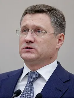 Вице-премьер Александр Новак заявил, что на штабе по топливному рынку приняли решение продлить запрет на вывоз бензина; ограничения на дизель снимут по мере восстановления рынка.