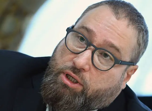 Первый заместитель председателя комитета Госдумы Антон Горелкин назвал включение VK и мессенджера «Макс» в санкционный список ЕС официальным признанием их вклада в цифровой суверенитет России и заявил, что это не отразится на миллионах пользователей.