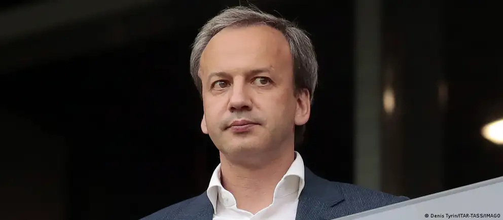 Аркадий Дворкович заявил, что будет оспаривать в суде своё включение в санкционный список ЕС и временно отказался от обязанностей президента Международной шахматной федерации до разрешения вопроса.